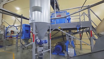 Pressing and extrusion equipment for processing sunflower seeds of own production